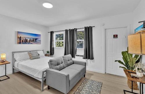 Downtown Hollywood Apartment | Beachside Hotel Suite Near Hollywood Blvd for Families