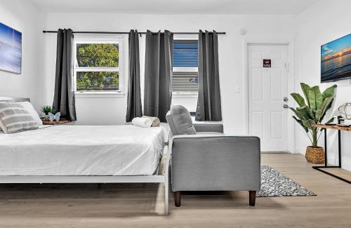 Downtown Hollywood Apartment | Beachside Hotel Suite Near Hollywood Blvd for Families