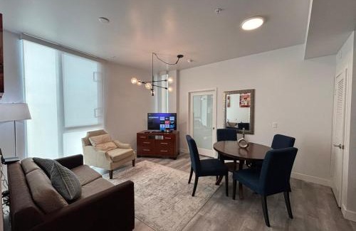 Pico-Union Apartment | Stylish Townhouse with Rooftop View - 4-Star Guest Rated