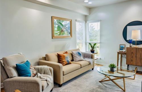 Pico-Union Apartment | Stylish Townhouse with Rooftop View - 4-Star Guest Rated