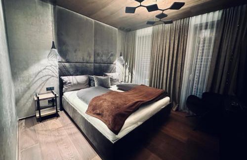 Kappl Apartment | Elegant Hollywood Dream Penthouse with Private Sauna