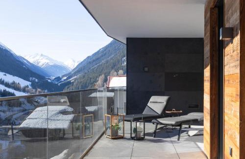 Kappl Apartment | Elegant Hollywood Dream Penthouse with Private Sauna