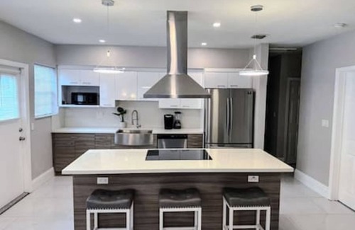 Hollywood House | Hollywood Hideaway Luxe 3BR Escape