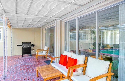 South Lake House | Hollywood Hideaway: Family-Friendly Retreat with Pool Access