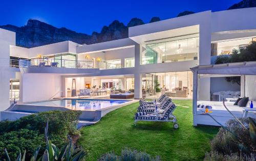 Camps Bay Villa | Exquisite Hollywood Mansion & Spa Camps Bay with Ocean Views