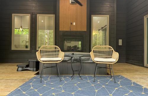 Pickens House | Hollywood Regency: Pet-Friendly Stay with Pool & Hot Tub