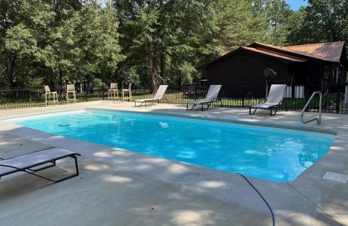 Pickens House | Hollywood Regency: Pet-Friendly Stay with Pool & Hot Tub