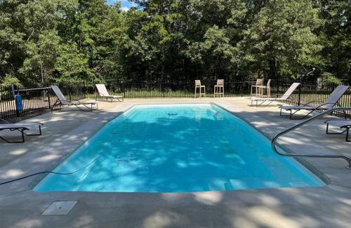 Pickens House | Hollywood Regency: Pet-Friendly Stay with Pool & Hot Tub
