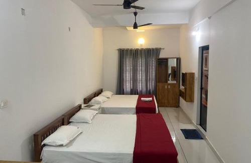 Sulthan Bathery Bed & Breakfast | Budget-Friendly HOLLYWOOD Rooms with Breakfast Included