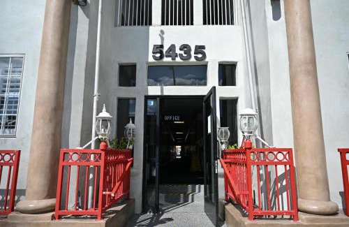 Little Armenia Hotel | Relaxing Stay at Hollywood Stars Inn with Family Amenities