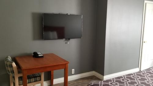 Little Armenia Hotel | Relaxing Stay at Hollywood Stars Inn with Family Amenities