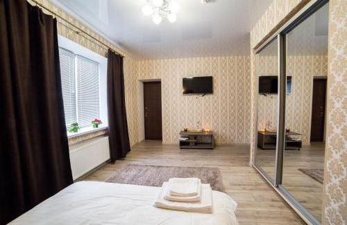 Sukhinovka Hotel | Budget-Friendly Hollywood Hotel with Breakfast & Family Amenities