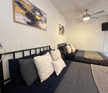 Little Armenia Apartment | Family-Friendly Hollywood Universal Studios Apartment with Parking