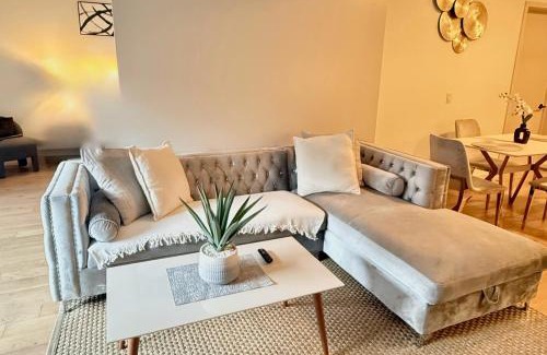 Los Angeles Apartment | Hollywood Walk of Fame Luxe 1Bed & 1Bath I Pool Gym & Parking!