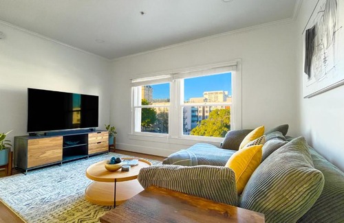 Hollywood Apartment | Explore Hollywood Walk of Fame Apartment - Pet Friendly Stay