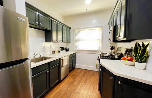 Hollywood Apartment | Explore Hollywood Walk of Fame Apartment - Pet Friendly Stay