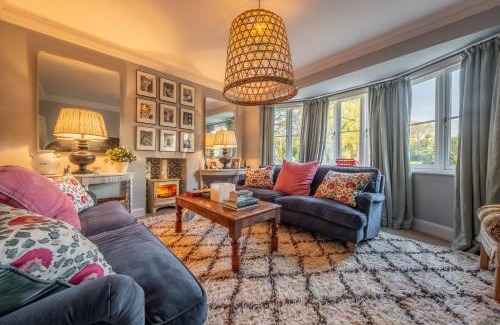 Hunstanton House | Family-Friendly Holmbush: A Pet Welcome Awaits You