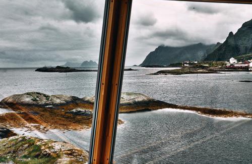 Sørvagen Resort | Experience Oceanfront Bliss at Holmen Lofoten Hotel