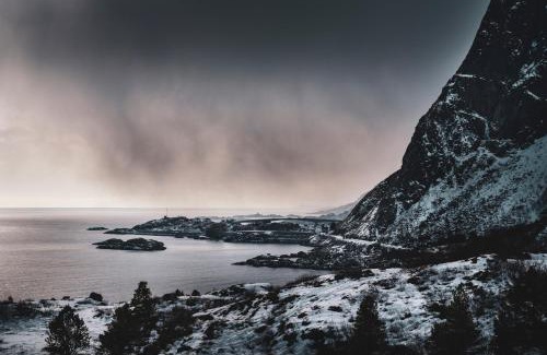 Sørvagen Resort | Experience Oceanfront Bliss at Holmen Lofoten Hotel