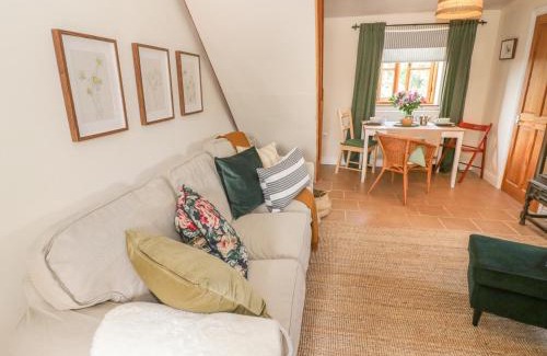 Pudleston House | Pet-Friendly Holmer Farm: 4-Star Retreat with Top Reviews