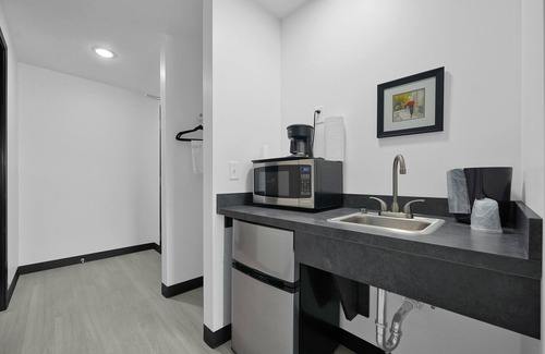 Etna Hotel | Relax at Holmes Suites Inn Columbus Pataskala - I-70 East