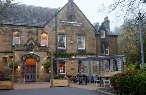Wakefield Hotel | Inviting Holmfield Arms: Family-Friendly Stay with Breakfast