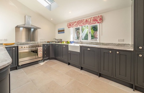 Sudbury Cottage | Holt Coach House: Ideal Retreat for 4 with Breakfast & Kitchen
