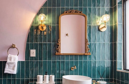 Centro Bed & Breakfast | Relaxing Retreat at HOLT Hotel De Mi Independencia