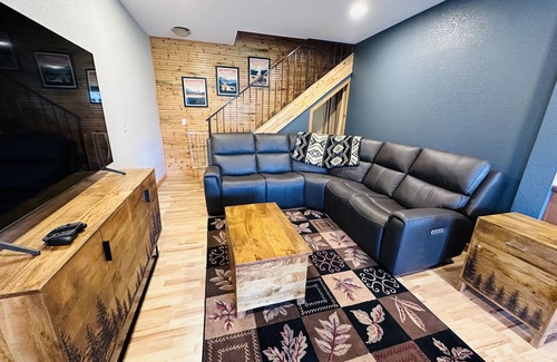 Wolf Creek Cabin | Discover Holter Lake Cabin Getaway: Family-Friendly Retreat