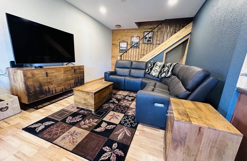 Wolf Creek Cabin | Discover Holter Lake Cabin Getaway: Family-Friendly Retreat