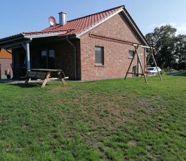 Sand House | Cozy Holunder Hüsken: Pet-Friendly with Family Amenities