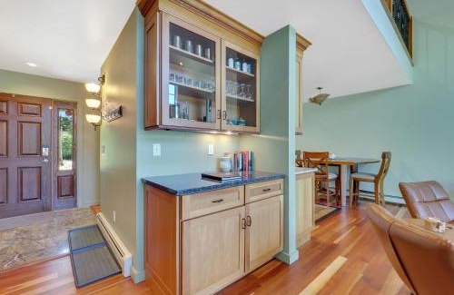 East Jordan House | Family-Friendly Holy Island Getaway with Ocean Views