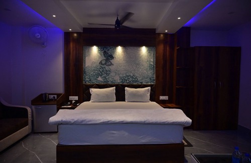 Baripada Hotel | Budget-Friendly Stay at Holy Palace with Breakfast Included