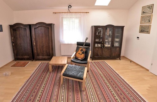 Sankt Veit an der Golsen Apartment | Charming Holzhäuschen with Pool & Oceanfront Views