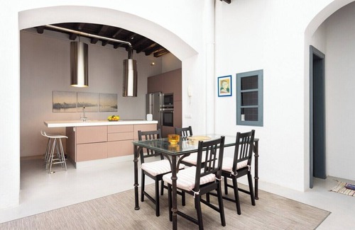 Historical Center Ski Chalet | Stylish Design House in La Laguna Center with Spa & Breakfast