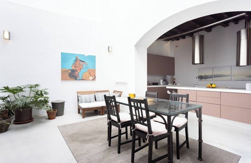Historical Center Ski Chalet | Stylish Design House in La Laguna Center with Spa & Breakfast