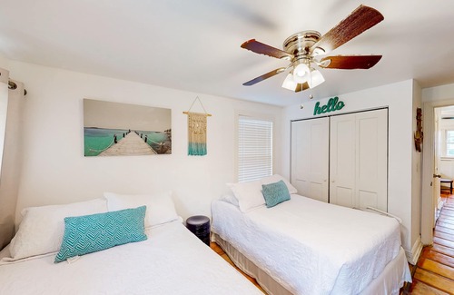 Old Northwood House | Beautiful Home & 2 Apartments with Private Pool Near Beach