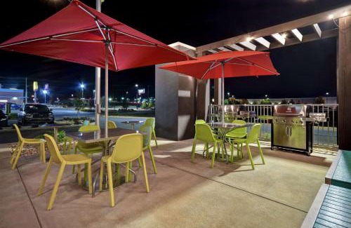 Dothan Hotel | Pet-Friendly Suites with Pool at Home 2 Dothan