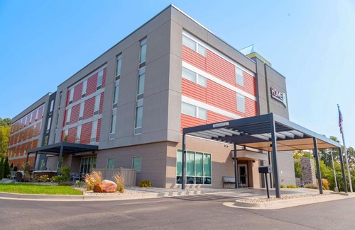 Jackson Hotel | Pet-Friendly Retreat at Home 2 Suites by Hilton Jackson