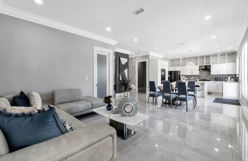East Whittier House | Family Retreat 20 Mins from Disney: Pool & Guesthouse Awaits
