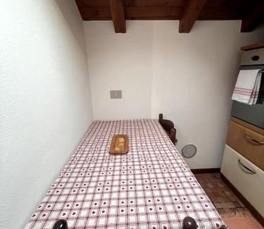 Valmadrera Apartment | Charming Home 26: Family-Friendly Retreat by the Lake