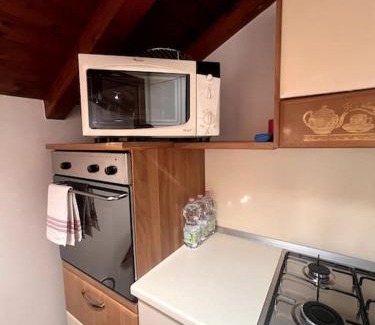 Valmadrera Apartment | Charming Home 26: Family-Friendly Retreat by the Lake