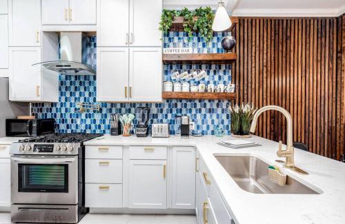 Benton Park West House | Family-Friendly Home 4 with King Beds & Large Garage