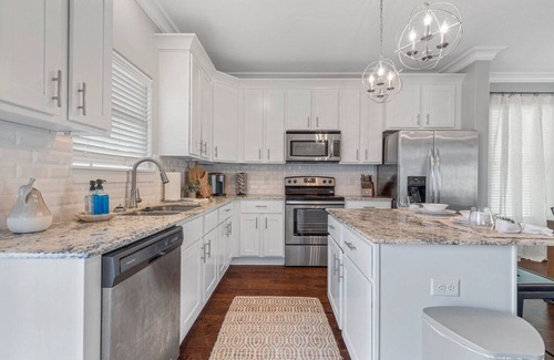 Lake Charles Condo | Cozy Home 4 U: Enjoy Breakfast & Hot Tub in Lake Charles