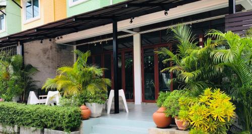 Khlong Chaokhunsing House | Cozy Home'81: Rated 8/10 with On-Site Restaurant