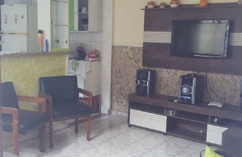Balneario Pires House | Cozy Retreat with Leisure Area for All the Family
