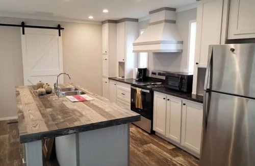 Paris House | Guest Rated 10/10: Home at M&M Meadows with Breakfast