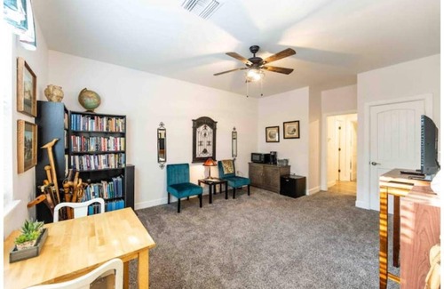 Waco House | Discover Home At The Bluffs: Pet & Child Friendly Haven