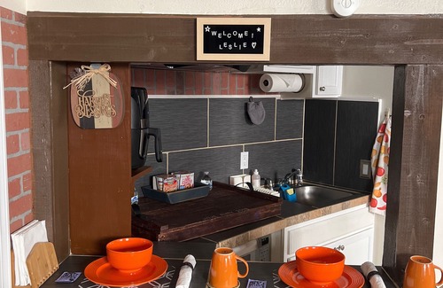 San Jacinto House | Ideal 1-Bedroom Retreat with Private Entrance & Spa