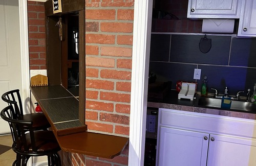 San Jacinto House | Ideal 1-Bedroom Retreat with Private Entrance & Spa